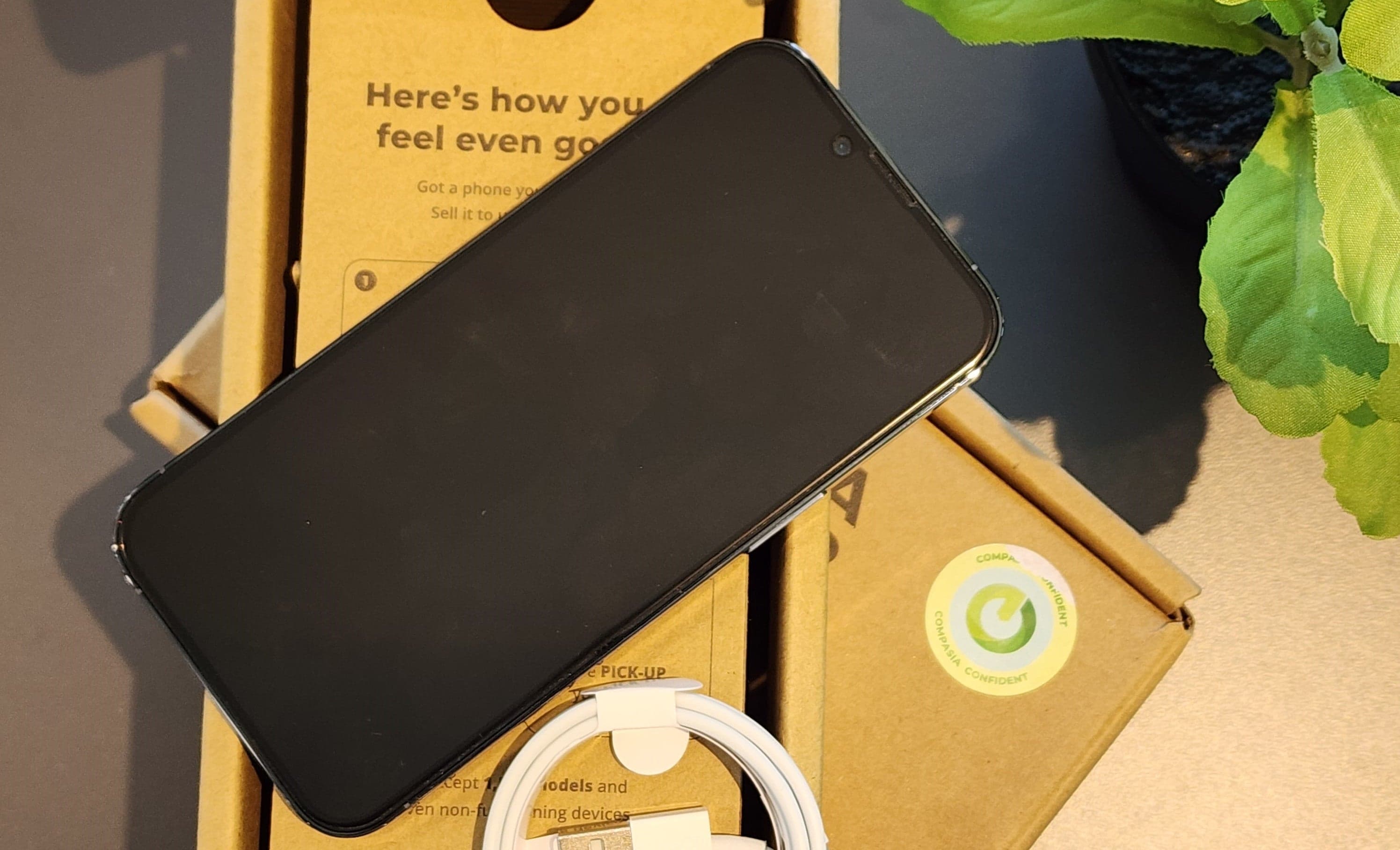 A thumbnail image of a blog about รีวิว Unboxing โทรศัพท์มือสอง จาก CompAsia